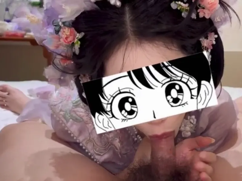 Gái xinh trong bộ đồ bé xinh liếm thằng nhỏ cực đã